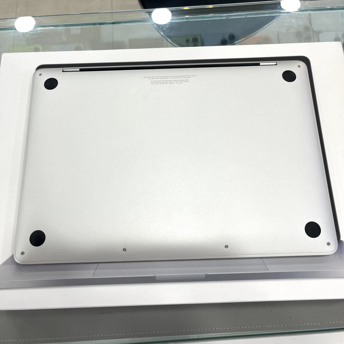 MacBook Pro 2020 8/256 màu bạc - sạc 214l - XP3YX - a- Busan