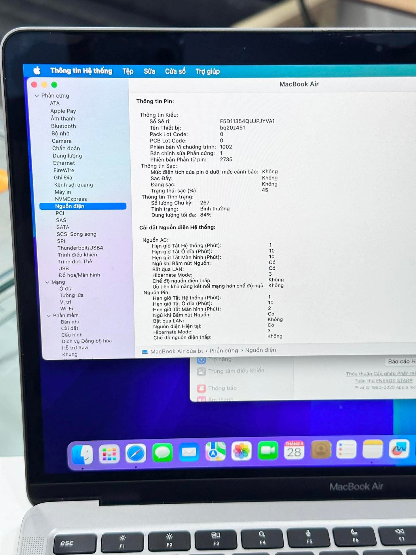 MacBook Air M1 bản 8GB / 256GB Màu xám - Pin 84% - BRQ6L4 - B* Teku