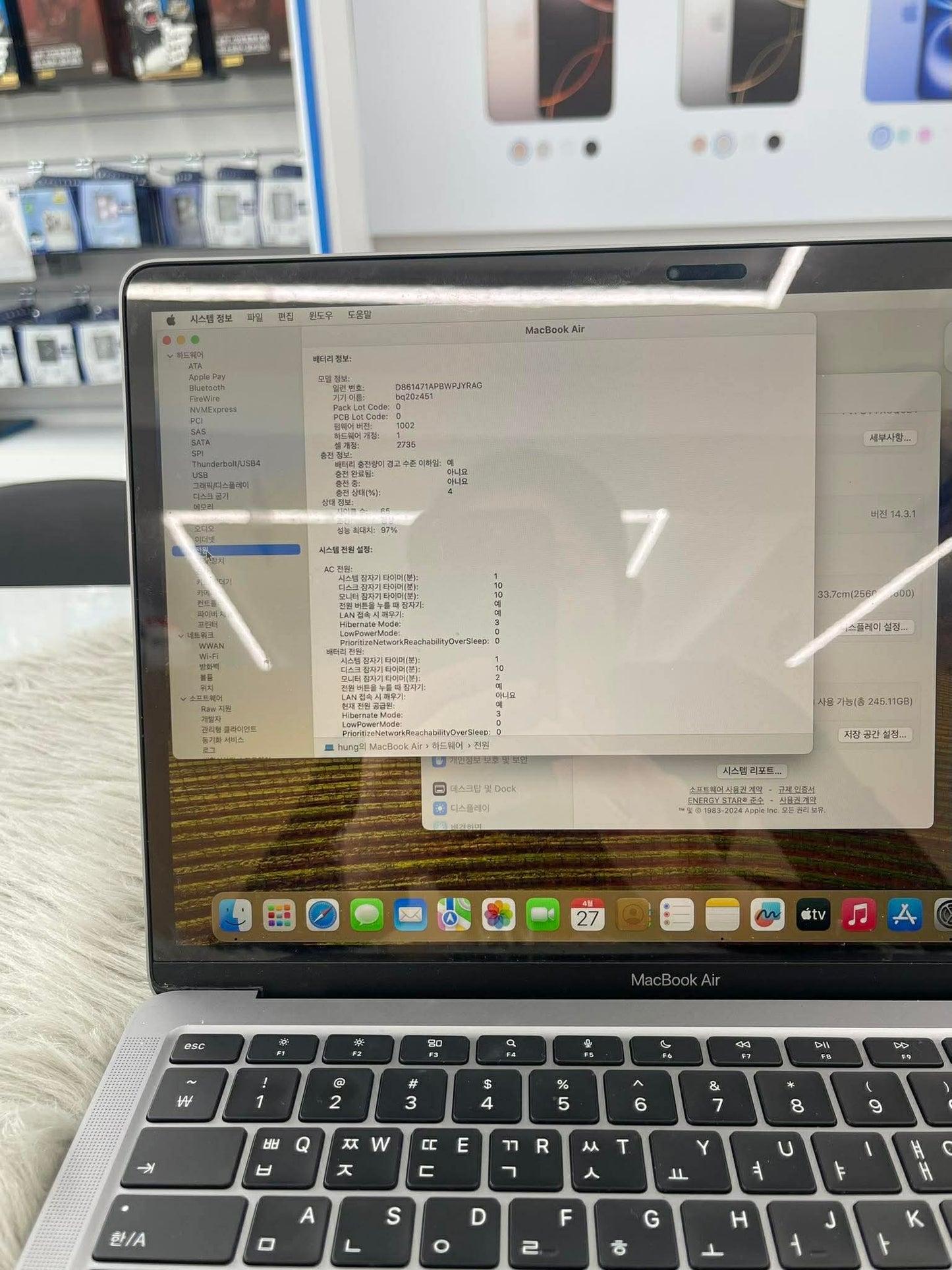 MacBook Air M1 bản 8gb/256gb Màu Xám - Pin 97% - 8Q6L4