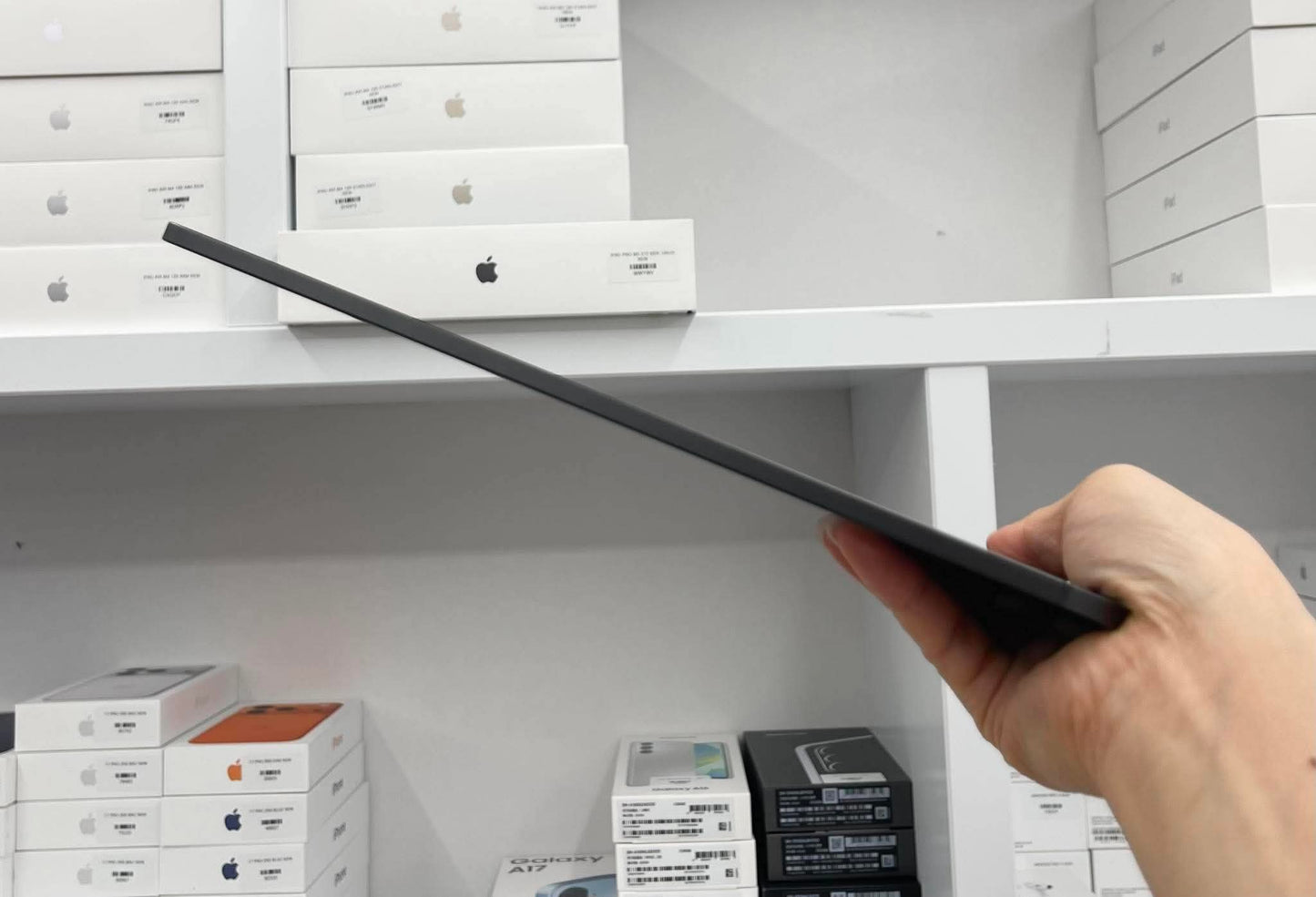 IPAD PRO M5 256 DEN - Pin 100% sạc 16 lần - 0W93K