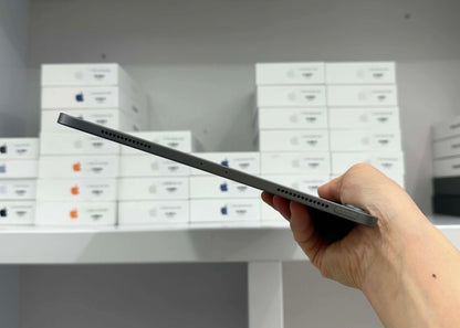 IPad Pro 2018 bản 64GB Màu xám - Pin 87% - SKD6J A-*
