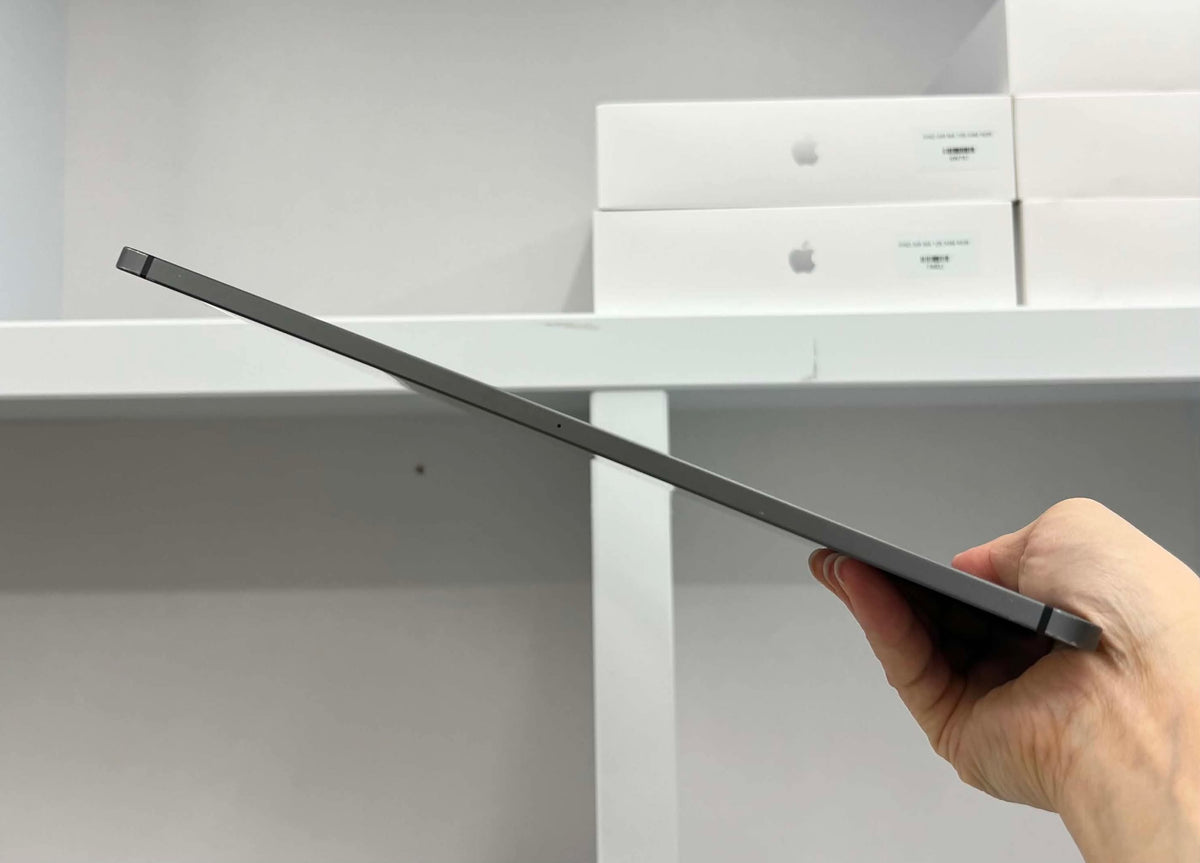IPad Pro 2018 bản 64GB Màu xám bản sim- Pin 81% - rkd7v - a-* Busan