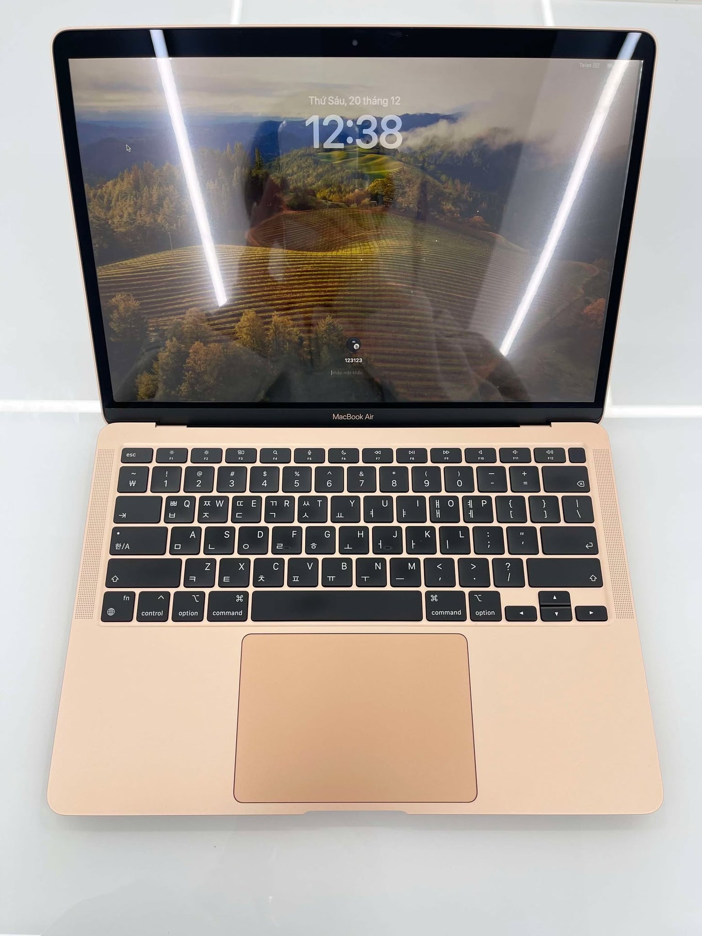 MacBook Air M1 bản 8gb/256gb Màu vàng, Pin zin 97%, Máy xước nhẹ, Máy zin chưa qua thay sửa - XQ6LC *