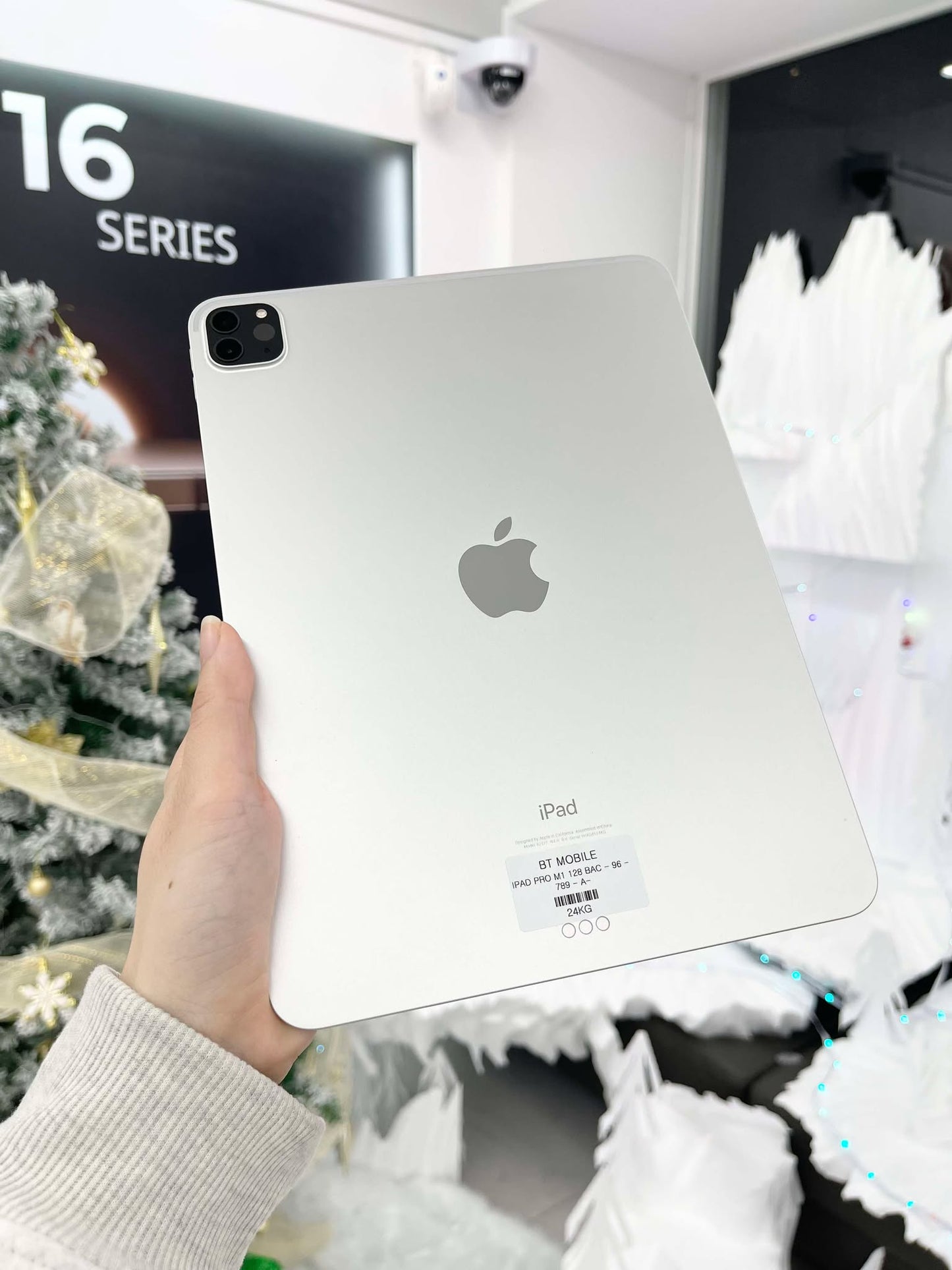 IPad Pro M1 bản 128gb Màu bạc, Pin zin 96%, Máy xước nhẹ, Máy zin chưa qua thay sửa - 24KG