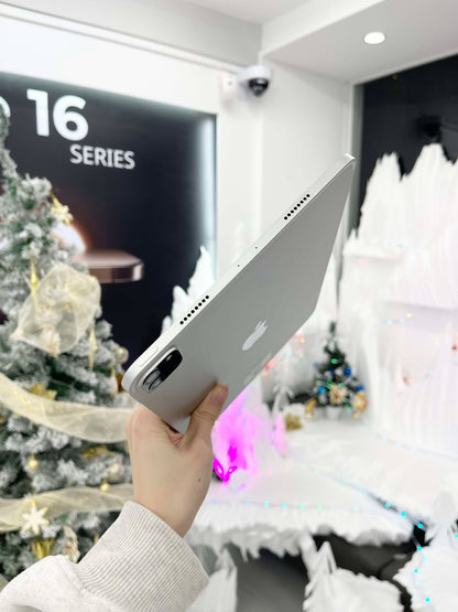 IPad Pro M1 bản 128gb Màu bạc, Pin zin 96%, Máy xước nhẹ, Máy zin chưa qua thay sửa - 24KG