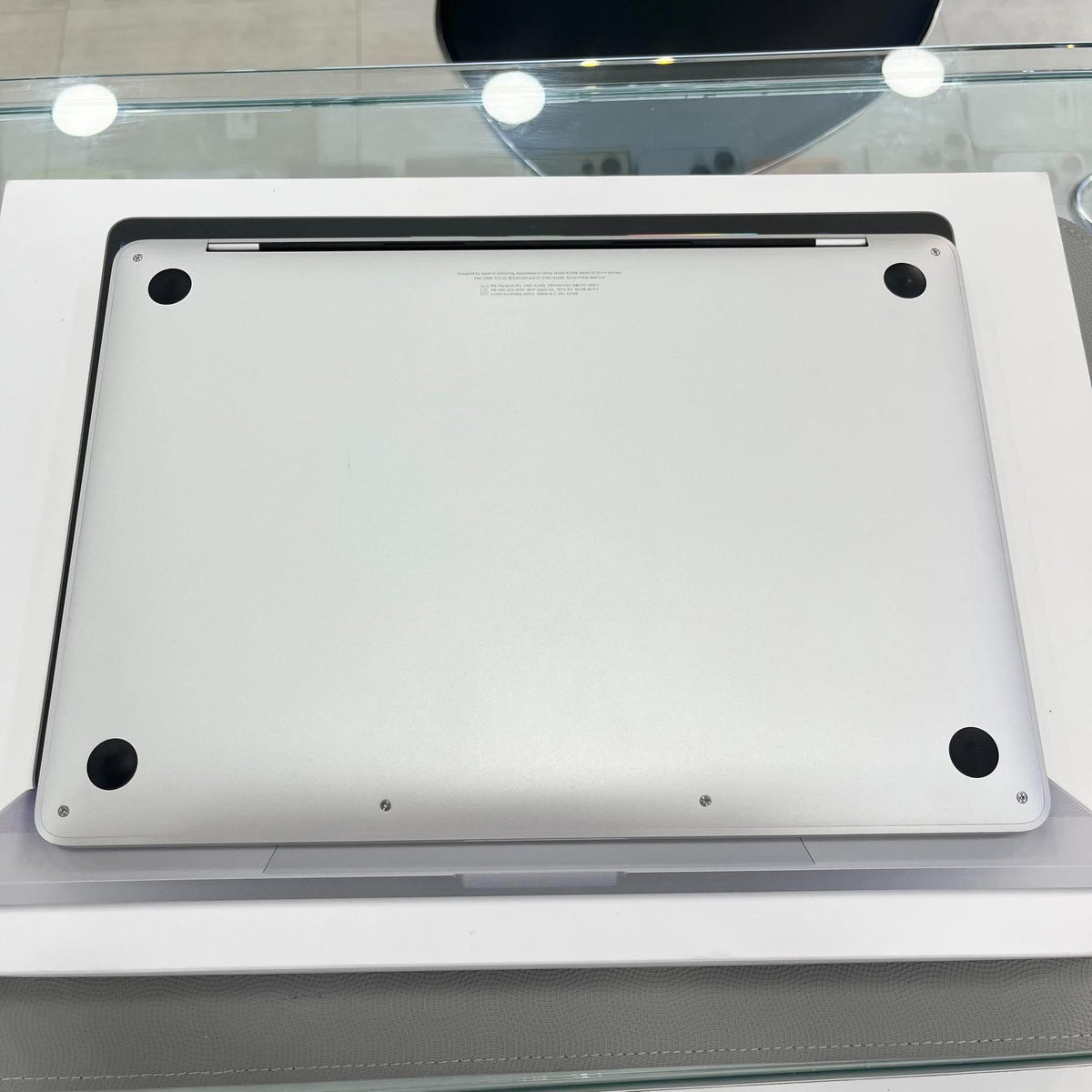 MacBook Pro 2020 bản 16/256 bạc - sạc 84 lần - 6P3YX- a- Busan