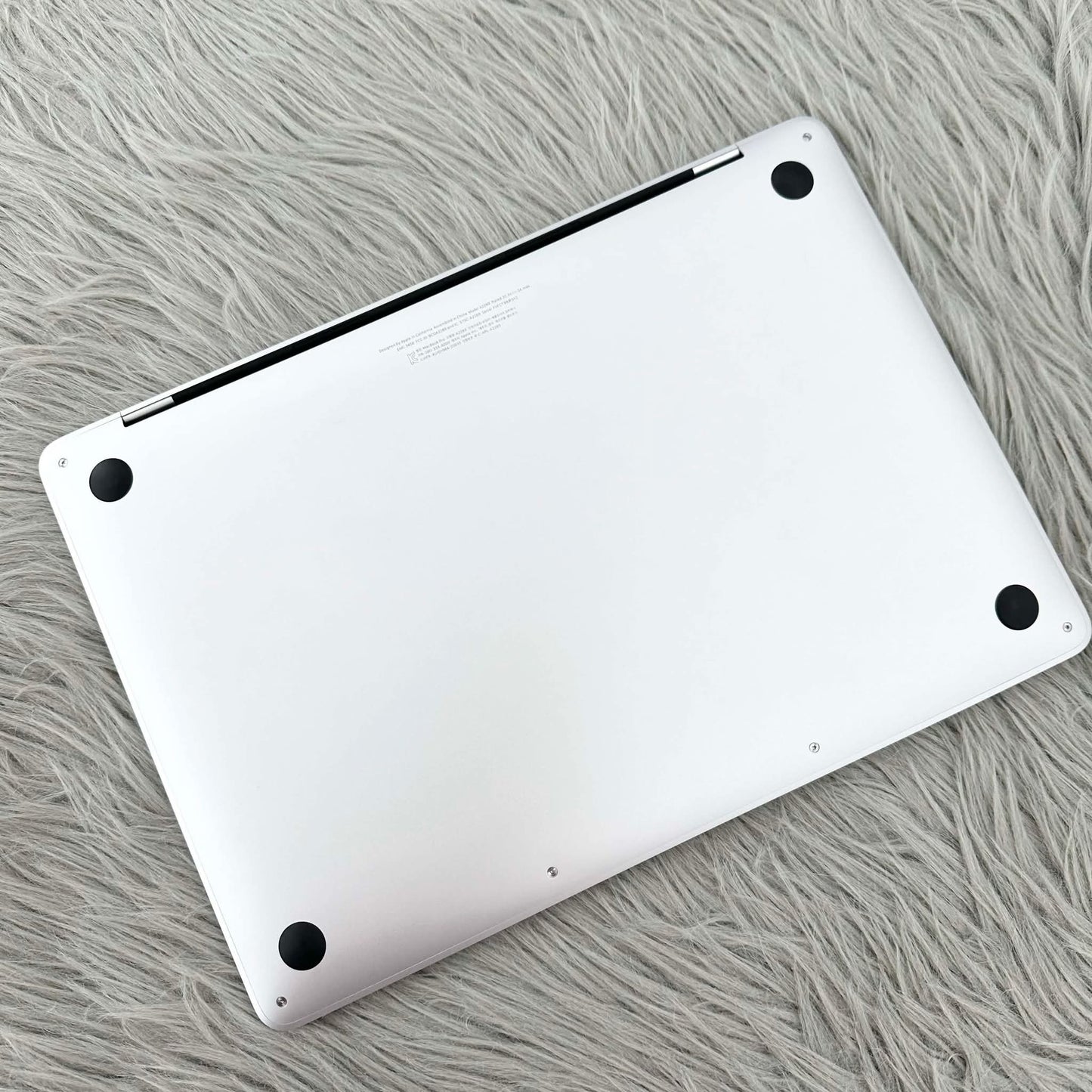 MacBook Pro 2020 8/512 màu bạc - sạc 227l - UP3Y2 A-