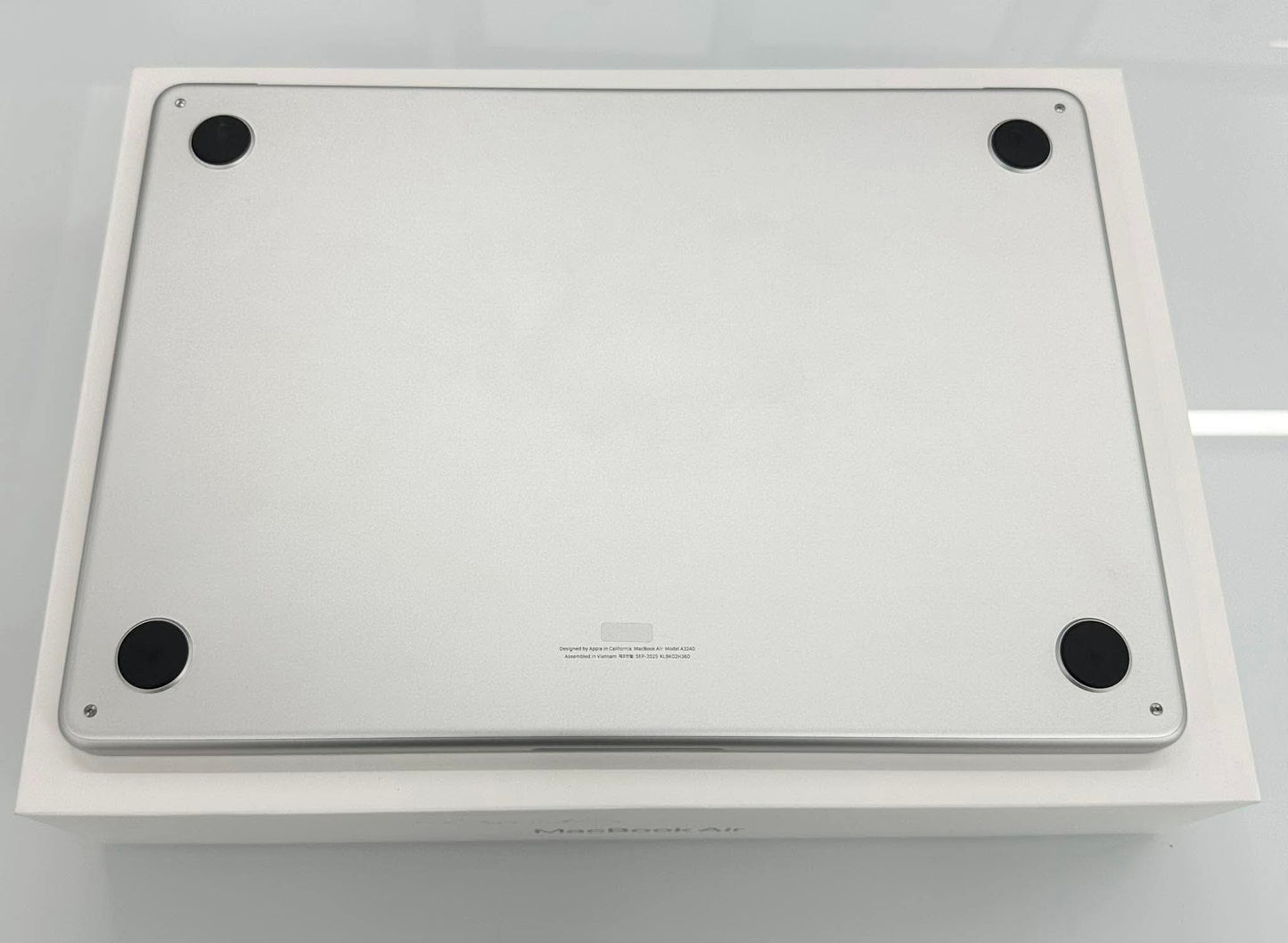 MacBook Air M4 24/512 bac  - Pin 100% sạc 60 lần  - 2H360 - a-*