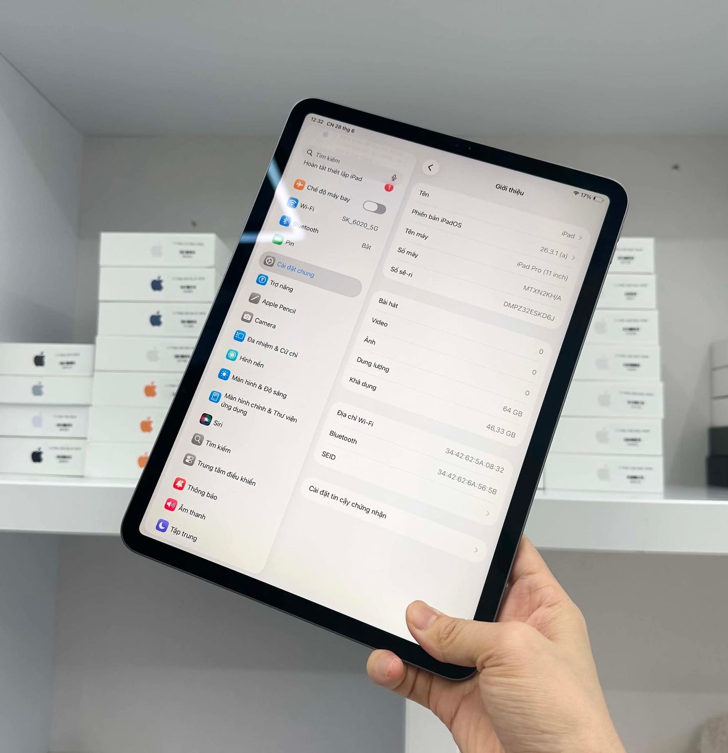IPad Pro 2018 bản 64GB Màu xám - Pin 87% - SKD6J A-*