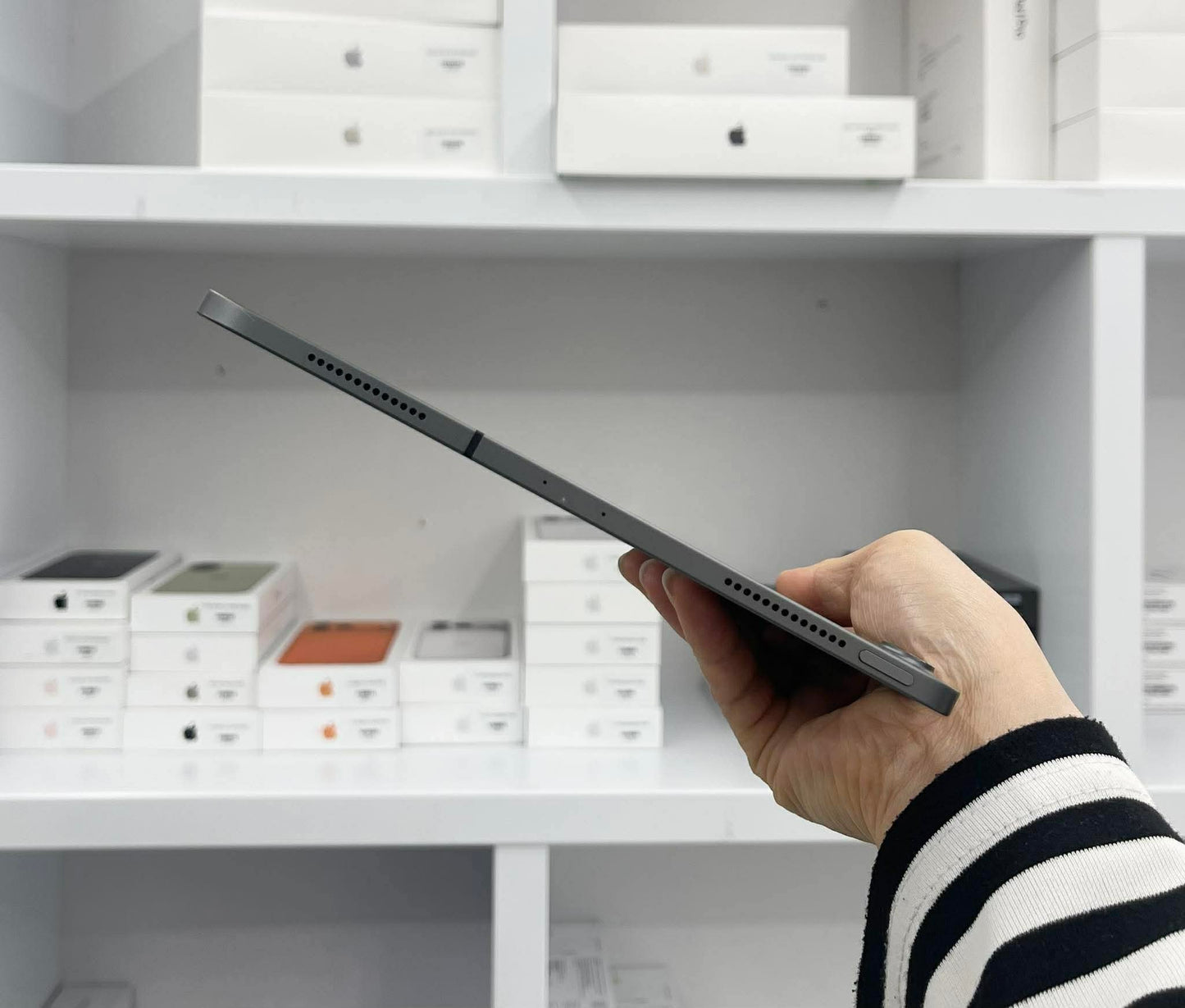 IPad Pro 2018 bản 64GB Màu xám bản sim - Pin 88% - RKD7V B*