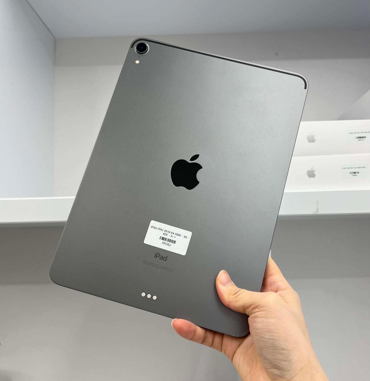 IPad Pro 2018 bản 64GB Màu xám - Pin 85% - 7kd6j - a-* Busan