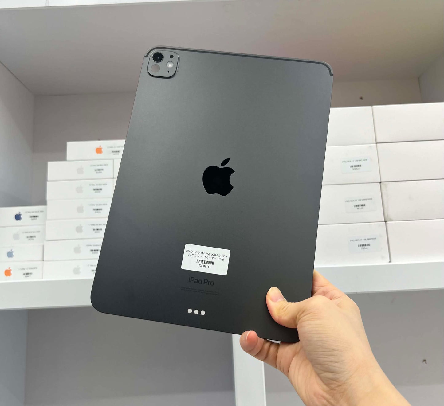 IPad Pro M4 bản 256GB Màu xám Box + sạc zin  - Pin 100% sạc 2 lần -  DQR1P Teku