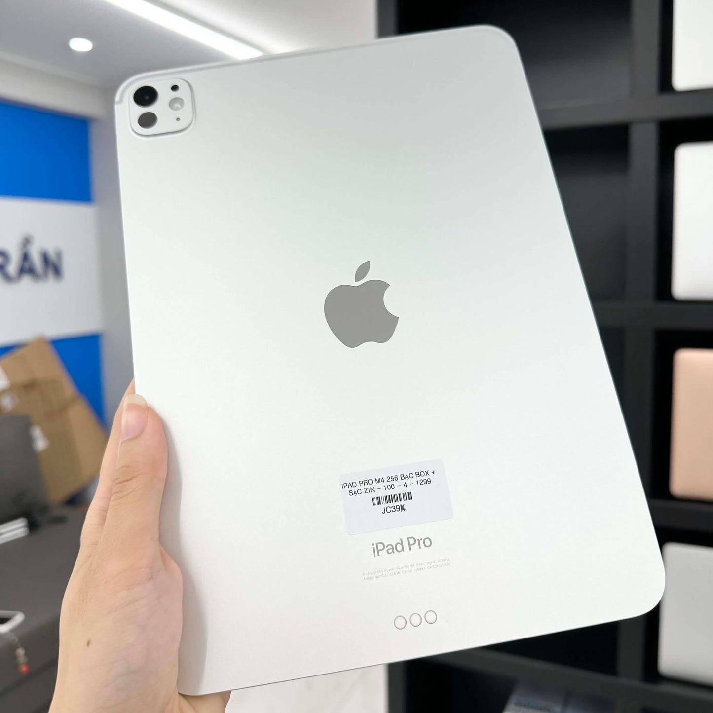 IPad Pro M4 256 màu Bạc Box + sạc zin- Pin 100% sạc 4 lần - JC39K