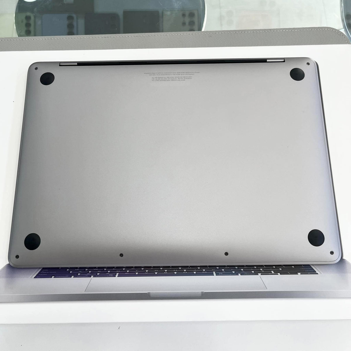 MacBook Pro 2020 8/256 Màu Xám - sạc 206 lần -UP3XY - a- Busan