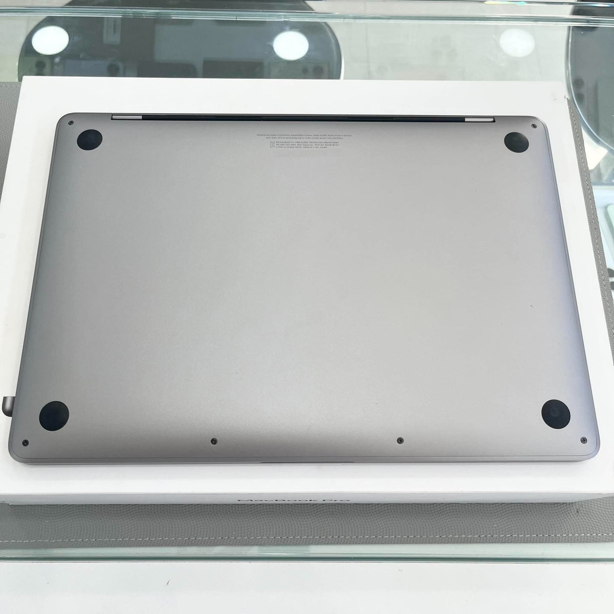 MacBook Pro 2020 8/256 Màu Xám - sạc 94 lần - 2P3XY- A- Busan