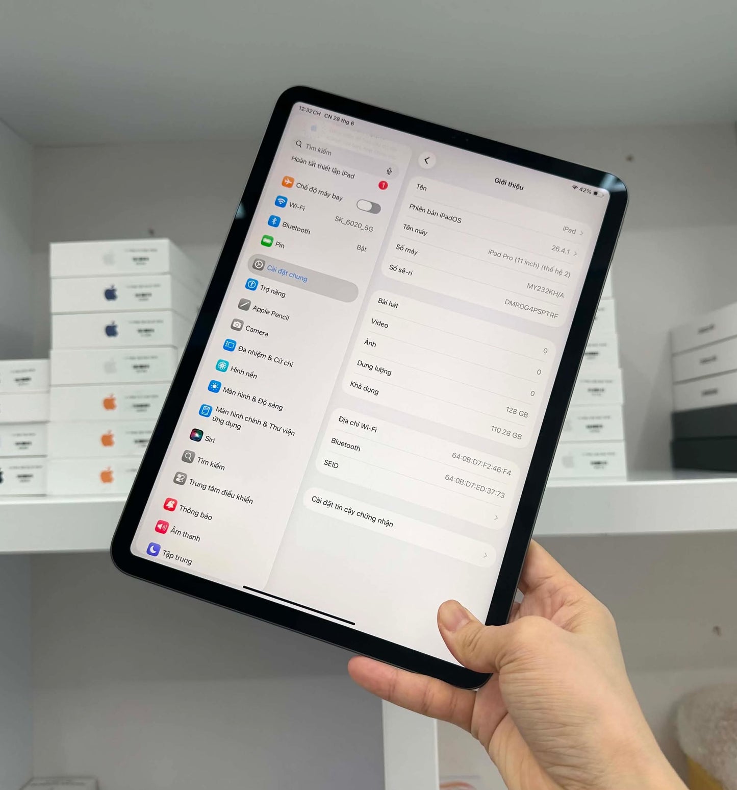 IPad Pro 2020 bản 128gb Màu xám - pin 85% - SPTRF A-*