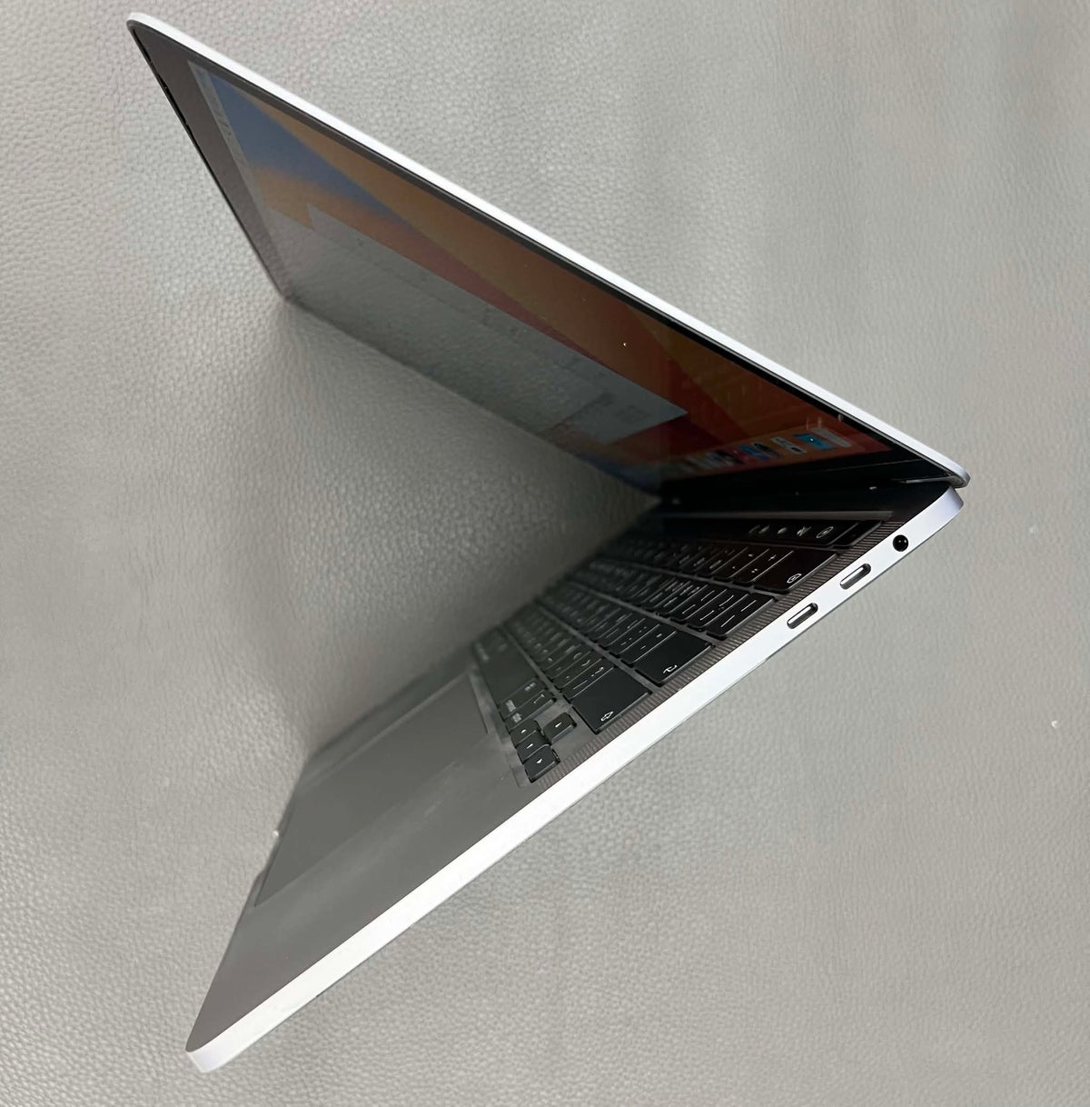 MacBook Pro 2020 i5 bản 16/512 Xám - sạc 355 lần - EML7H - A-*