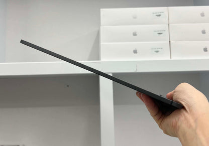 IPad Pro M4 bản 256GB Màu xám  box + sạc zin - Pin 96% - VC971 -a -