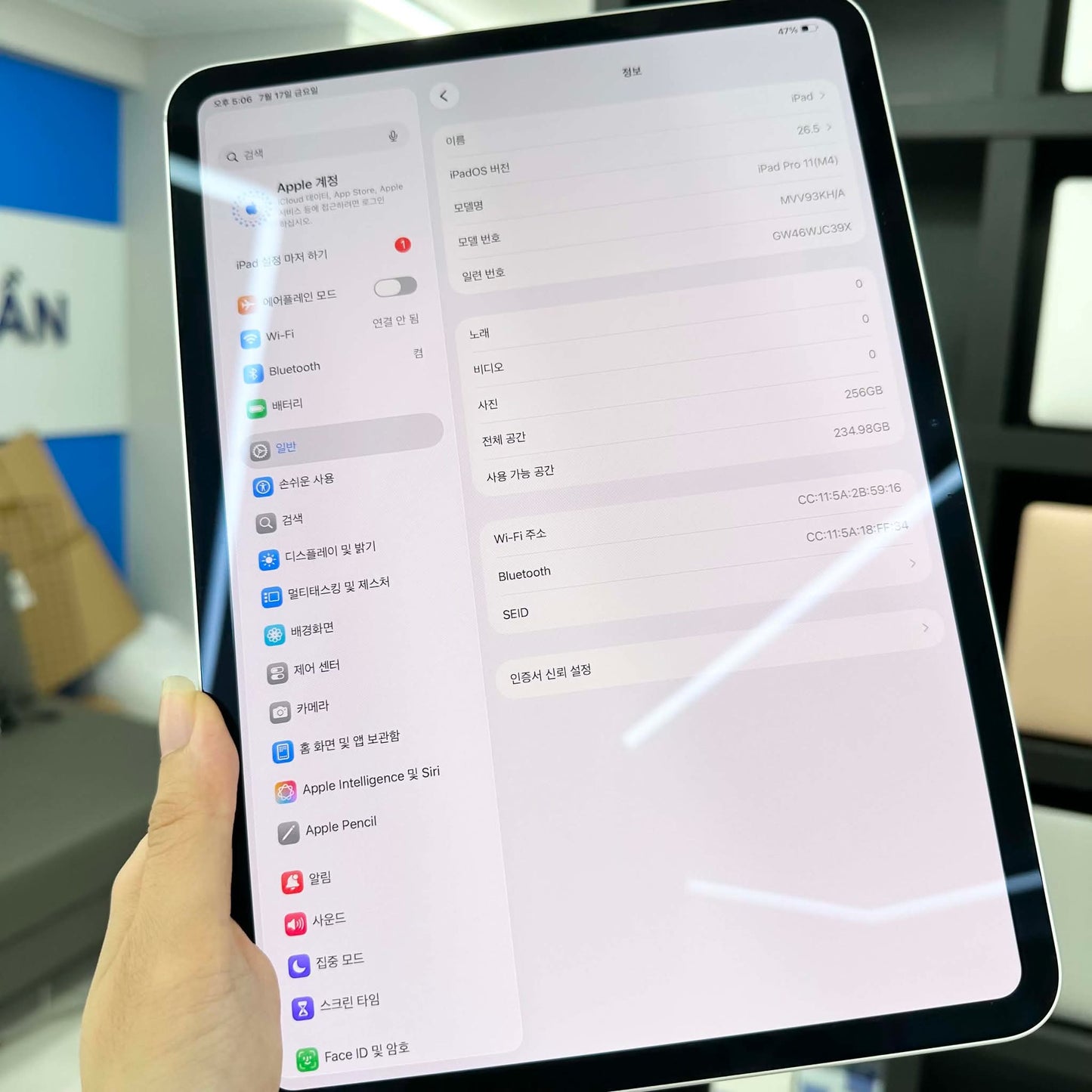 IPad Pro M4 256 màu Bạc Box + sạc zin- Pin 100% sạc 4 lần - JC39K