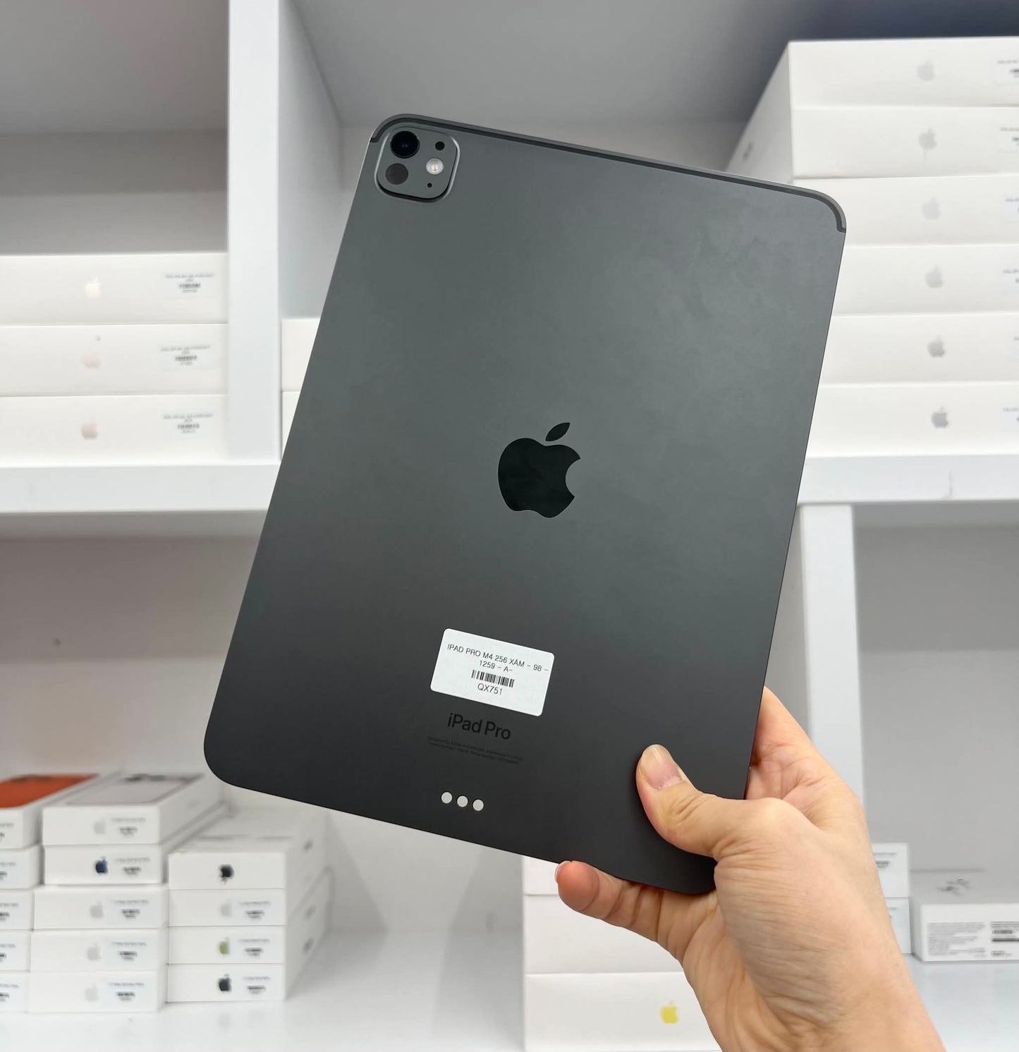 IPad Pro M4 bản 256GB Màu xám  - Pin 98% -QX751 - A-