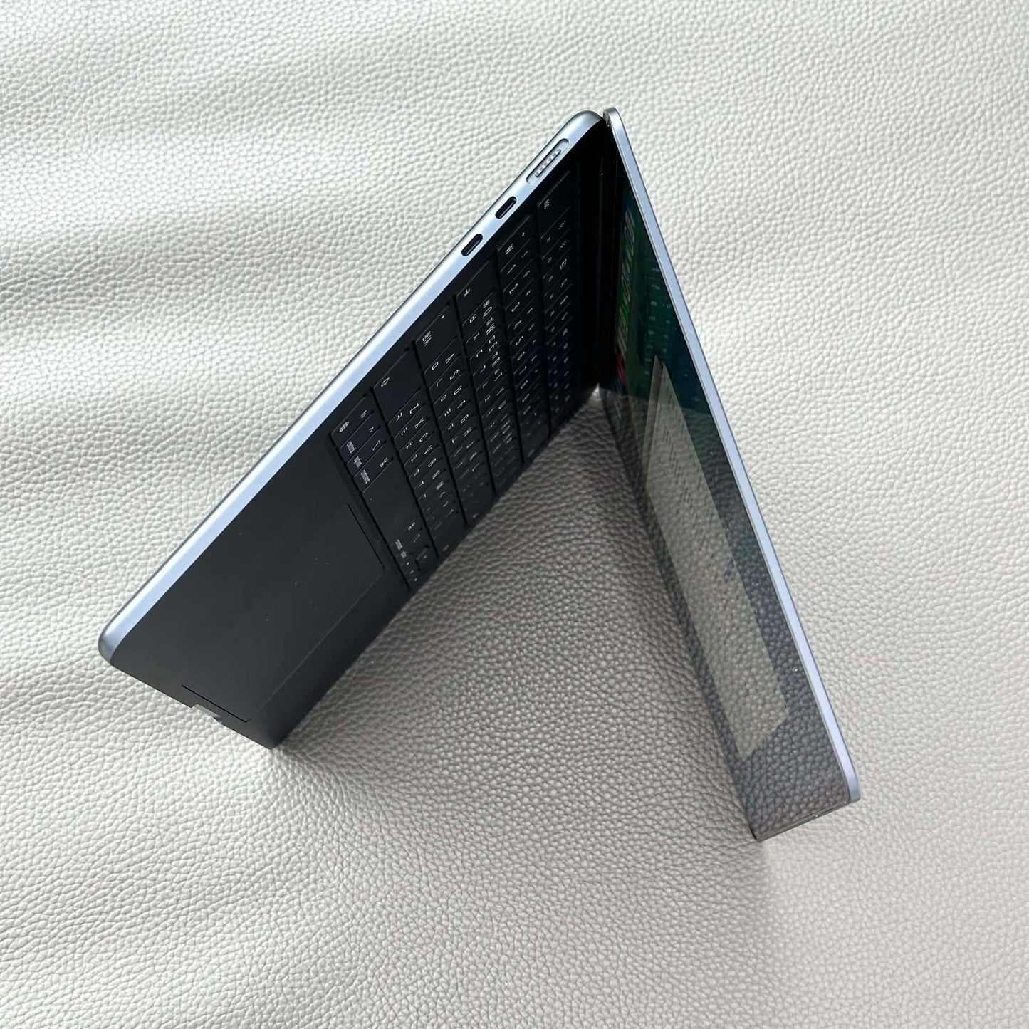 MacBook Air M2 bản 8GB/256GB Màu xanh đen - Pin 97%  - XQ9V2