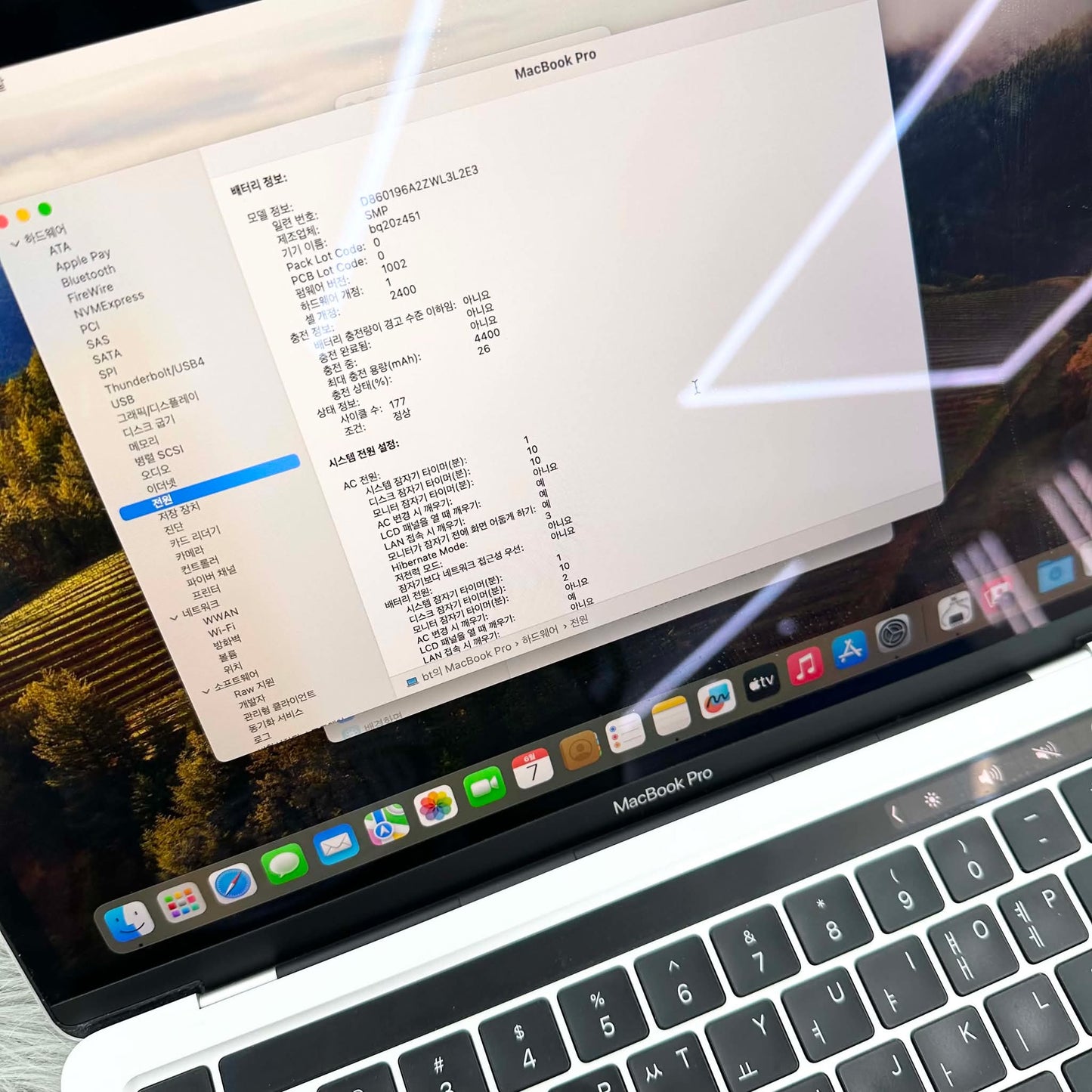 MacBook Pro 2020 8/256 màu bạc - sạc 171l - JP3Y1 A-