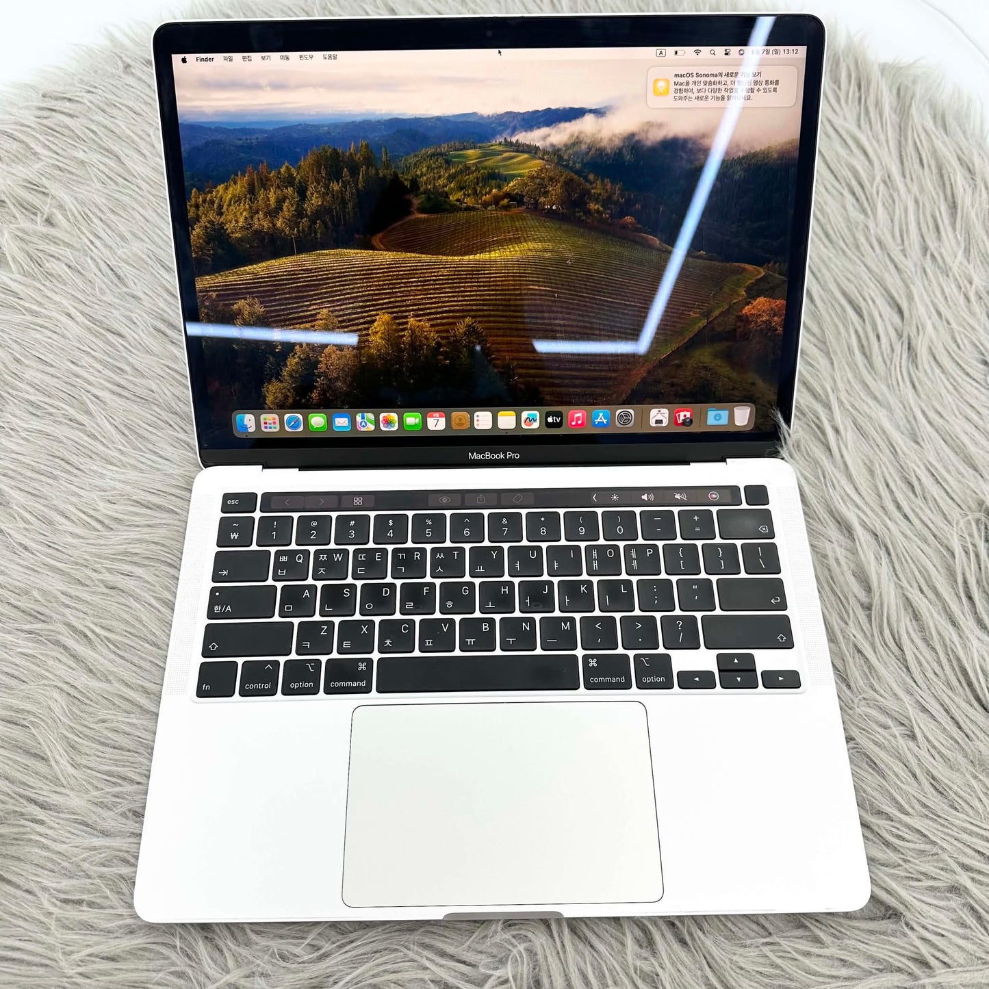 MacBook Pro 2020 8/256 màu bạc - sạc 171l - JP3Y1 A-