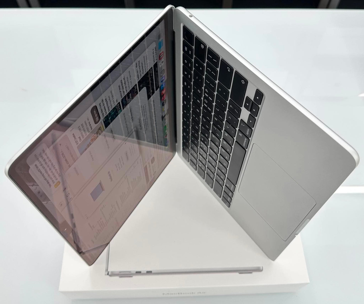 MacBook Air M4 24/512 bac  - Pin 100% sạc 60 lần  - 2H360 - a-*