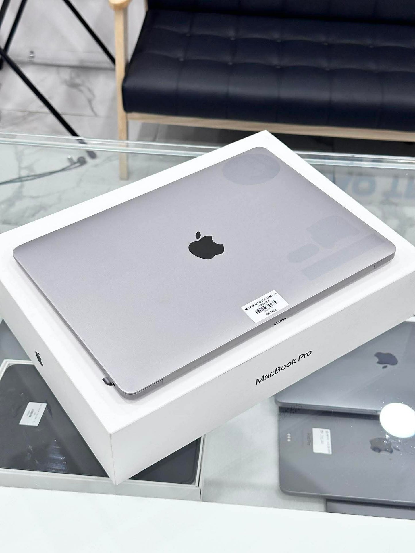 MacBook Air M1 bản 8GB / 256GB Màu xám - Pin 84% - BRQ6L4 - B* Teku