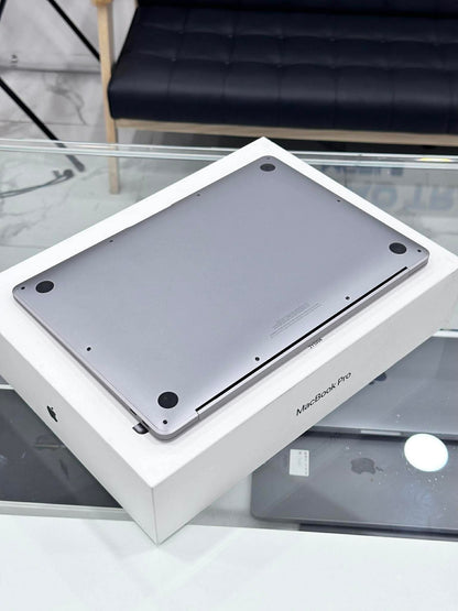 MacBook Air M1 bản 8GB / 256GB Màu xám - Pin 84% - BRQ6L4 - B* Teku