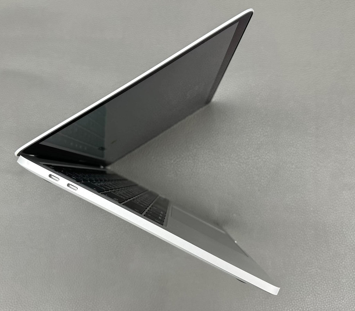 MacBook Pro M2 bản 8/256 màu Bạc full box- Pin 98% - QWDD4 - a-