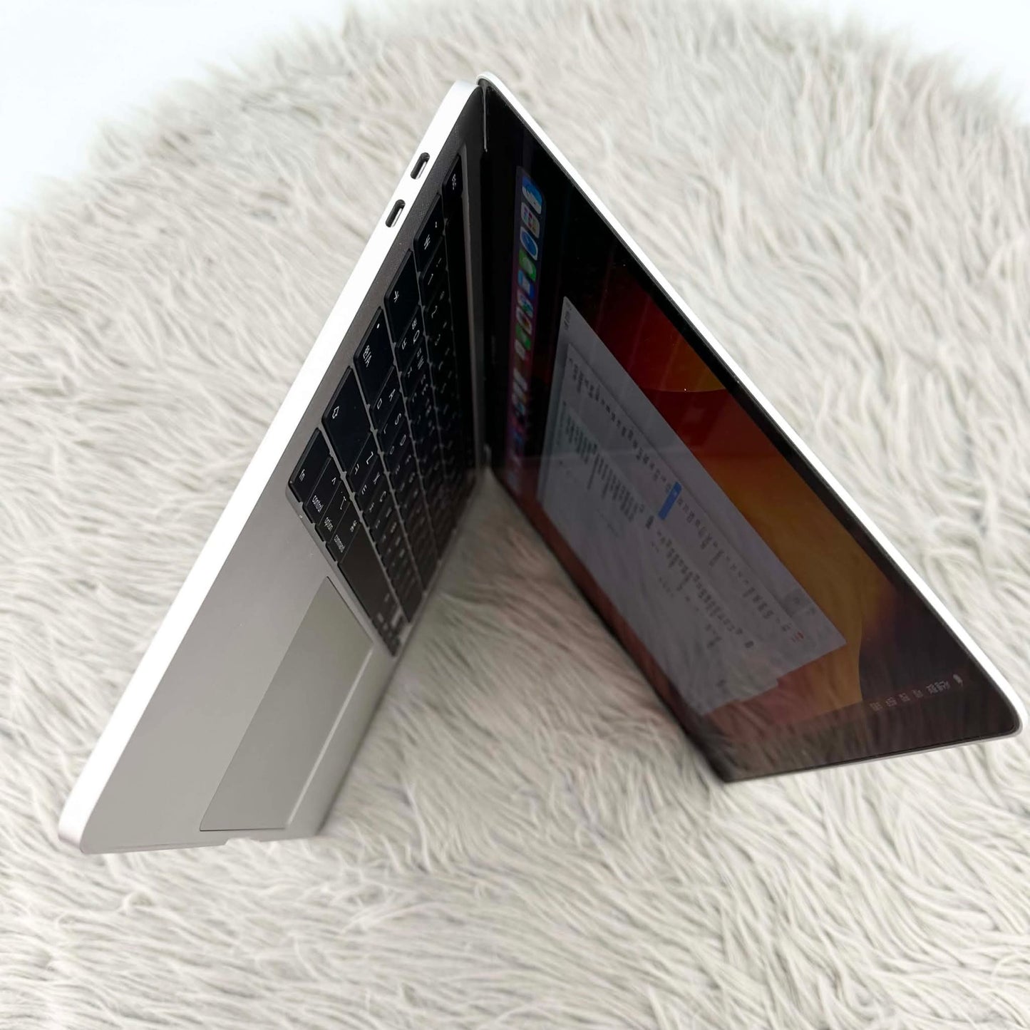 MacBook Pro 2020 8/512 màu bạc - sạc 227l - UP3Y2 A-