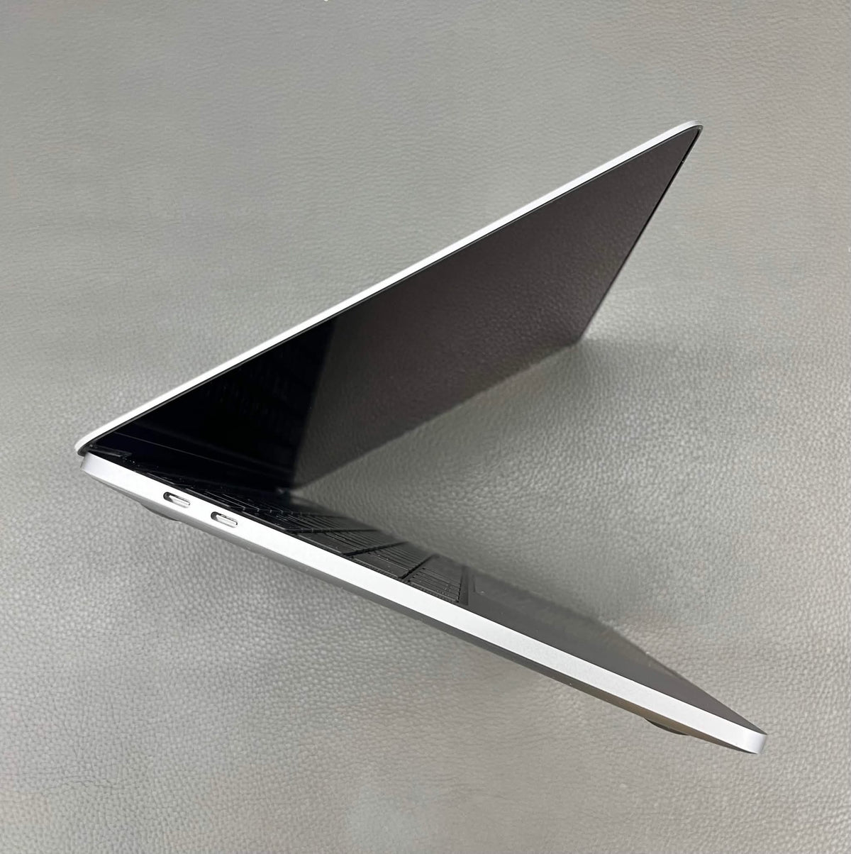 MacBook Pro M1 bản 8gb/256gb Màu xám - Pin 87% - AQ05D _ a-