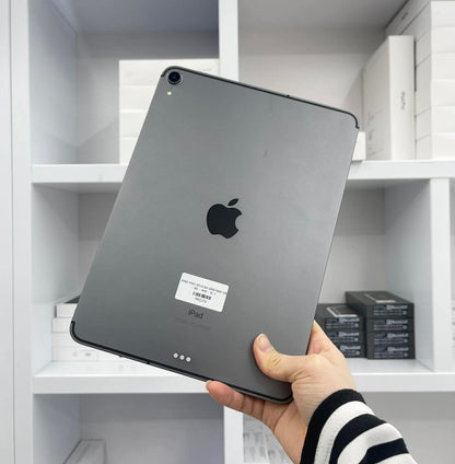 IPad Pro 2018 bản 64GB Màu xám bản sim - Pin 88% - RKD7V B*