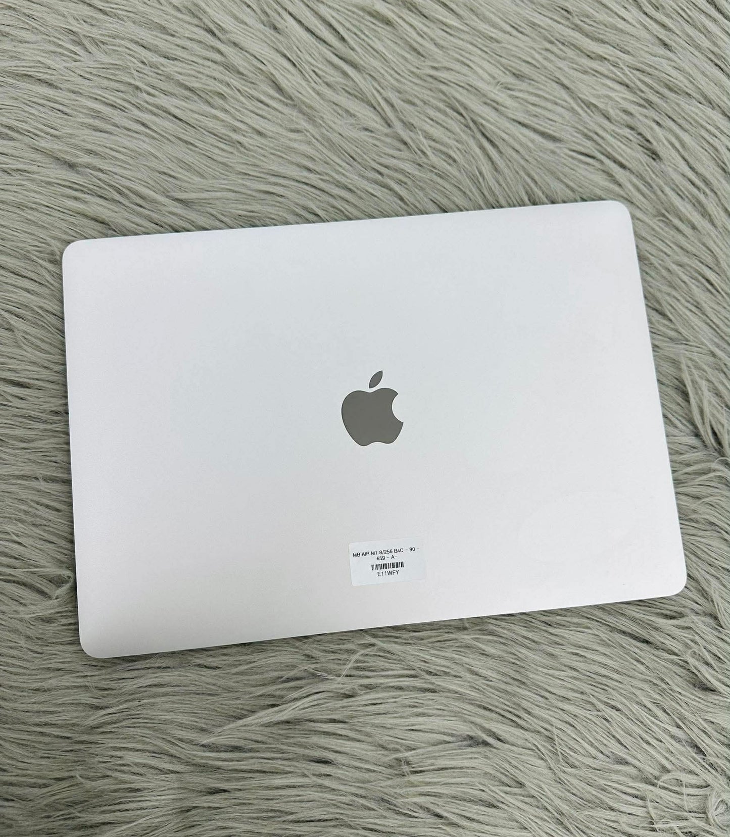 MacBook Air M1 bản 8gb/256gb Màu Bạc - Pin 90% - E11WFY A-
