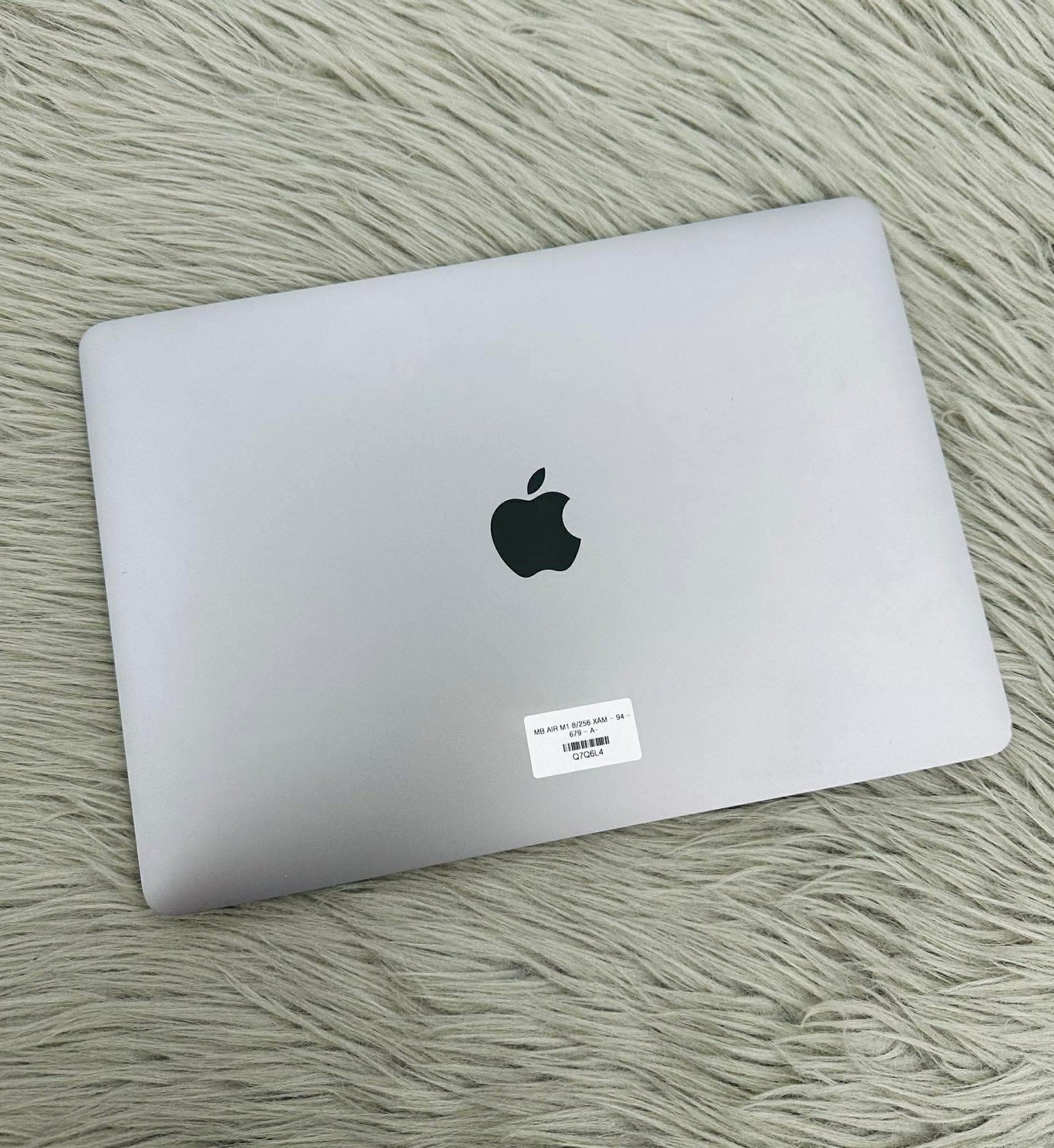 MacBook Air M1 bản 8GB / 256GB Màu xám - Pin 94% - Q7Q6L4 A-