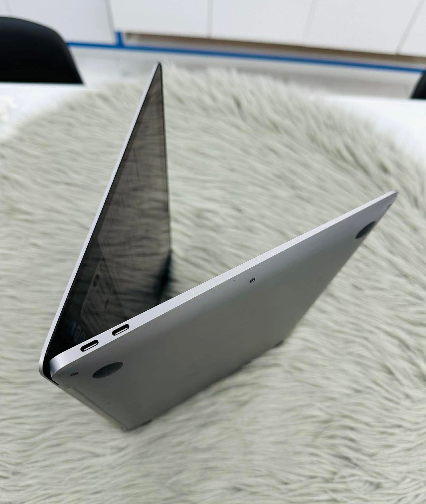MacBook Air M1 bản 8GB / 256GB Màu xám - Pin 94% - Q7Q6L4 A-