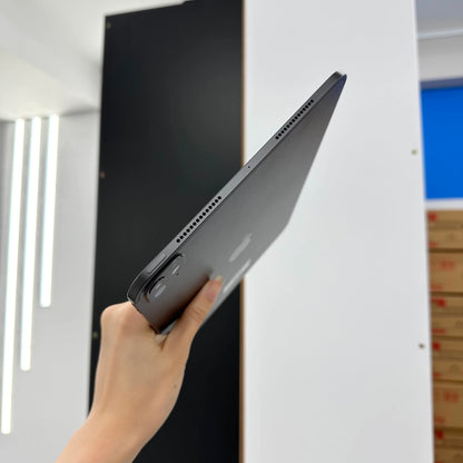 IPAD PRO M5 256 DEN - Pin 100% sạc 21 lần - W6G9K A- Busan