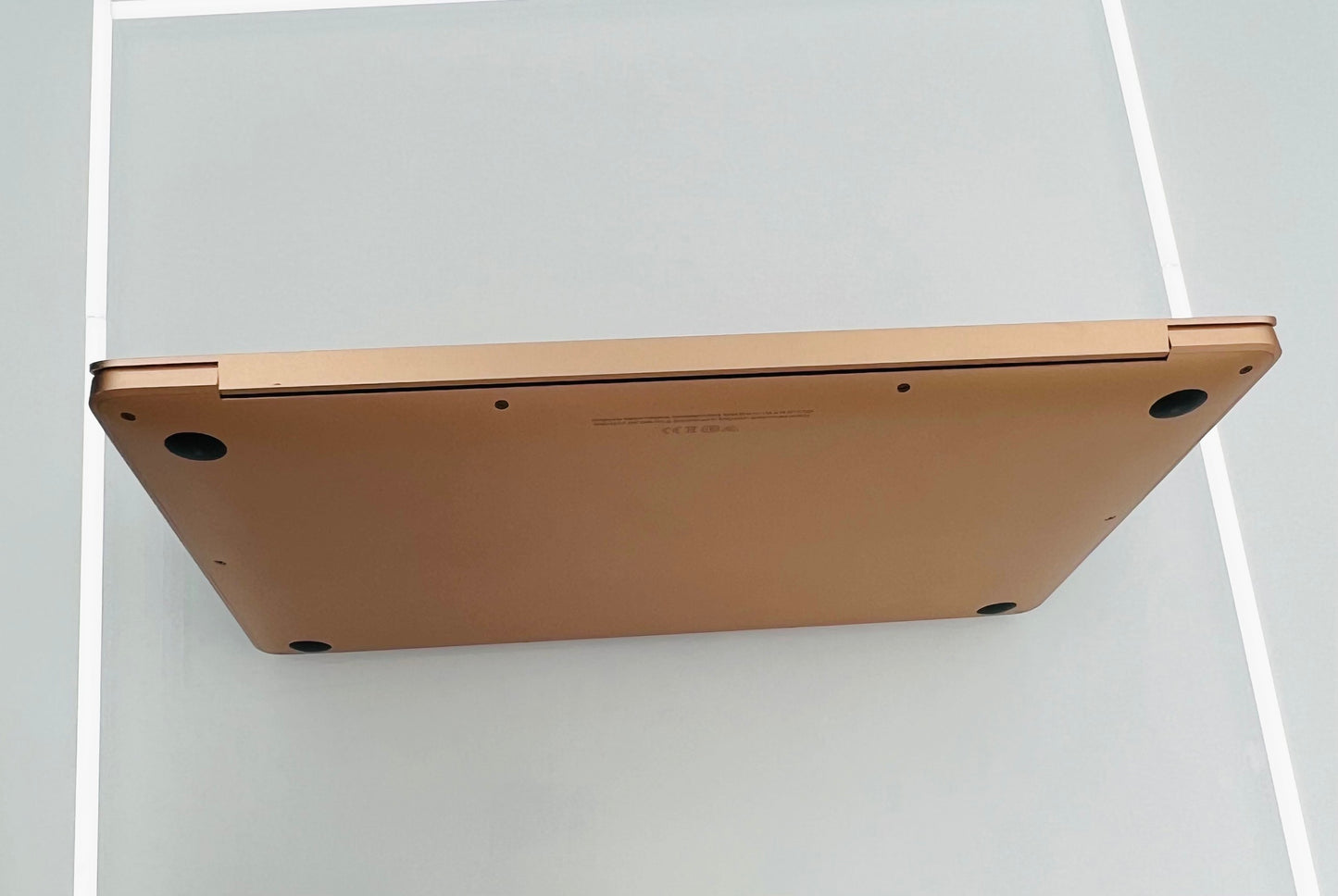 Macbook Air 2020 256gb Pin zin 96%, máy xước nhẹ, chưa qua thay sửa
